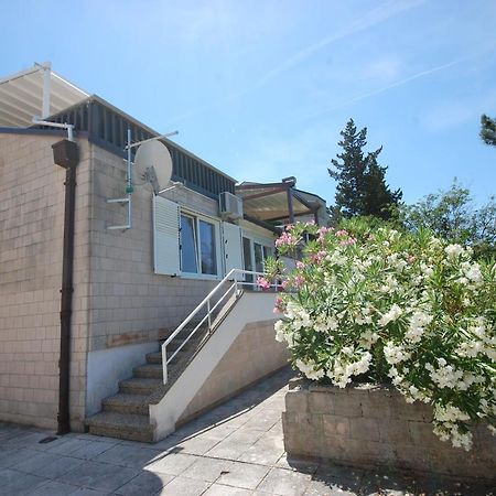 Apartment Blanka By El-Pi Tours Njivice Exterior foto