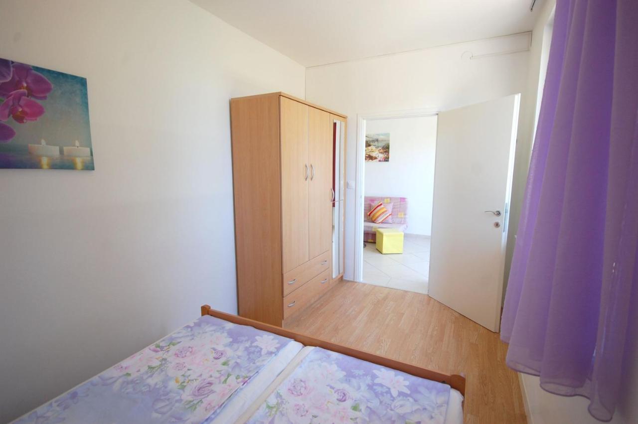 Apartment Blanka By El-Pi Tours Njivice Exterior foto