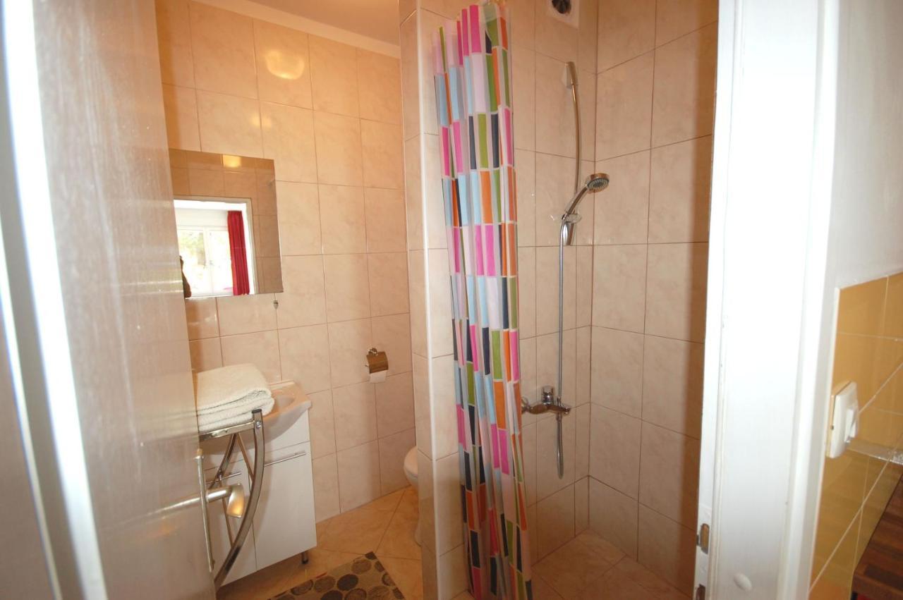 Apartment Blanka By El-Pi Tours Njivice Exterior foto